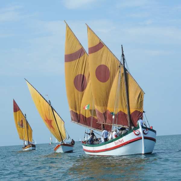 Torna il raduno di barche tradizionali per la Festa di Garibaldi